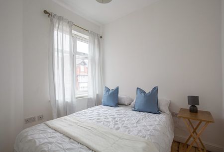 Room in a Shared House, Milton Grove, M16 - Photo 3