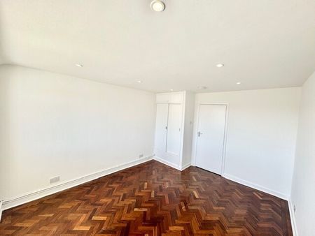 Squirrels Court, Gidea Park, RM2 6DL, Romford - Photo 2