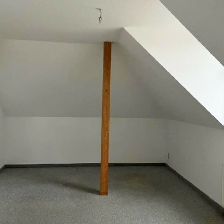 CHARMANTE DACHGESCHOSSWOHNUNG MIT VIEL PLATZ - Photo 1