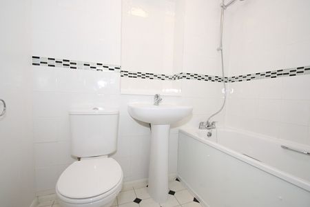 Hedgerley Court, Woking - Photo 4