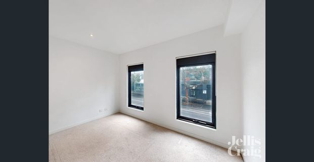 Ideal Location! - Photo 1