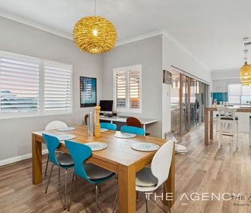 Coastal Charm Meets Modern Luxury - Photo 3