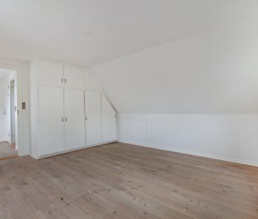 Lejlighed med åbent køkken i forbindelse med stuen - Photo 5