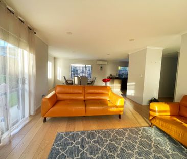 Spacious Four bedrooms Family Home - Photo 1