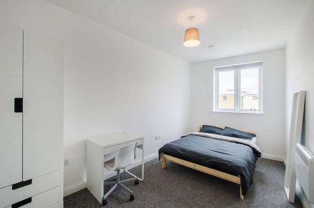 4 bedroom flat to rent - Photo 1