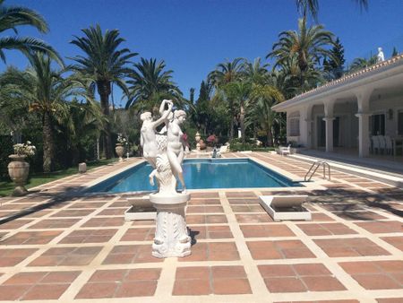 10 bedroom luxury Villa for rent in Calle París, Marbella, Andalusia - Photo 5