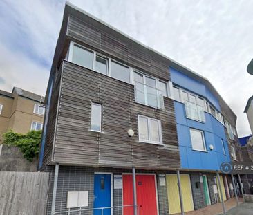 4 bedroom end of terrace house to rent - Photo 6