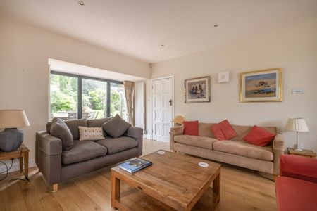 5 bedroom detached house to rent - Photo 3