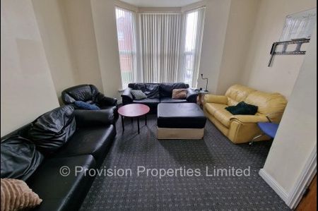 9 Beds in Hyde Park, Leeds - Photo 2