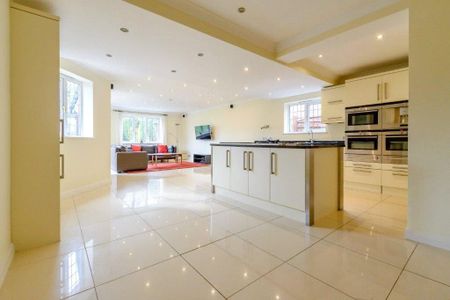 4 bedroom detached house to rent - Photo 5