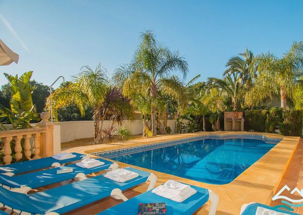 VILLA FOR RENT ALL YEAR ROUND WITH PRIVATE POOL IN MORAIRA