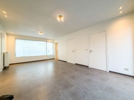 Ruime instapklare woning met tuin, 3 slpk, grote garage/berging (100 m²) te Handzame - Photo 4