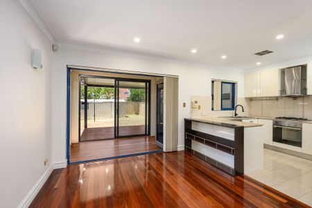 Stylish Entertainer's Duplex in a Lifestyle Location - Photo 4