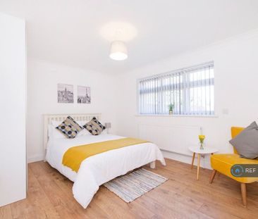 1 bedroom in a house share to rent - Photo 4