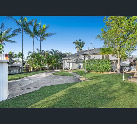 10 Merle Street, Carina, Qld 4152 - Photo 3