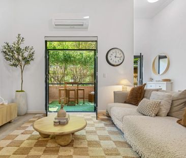 Magnificent Double Brick Apartment In A Boutique Block: High Ceilin... - Photo 6