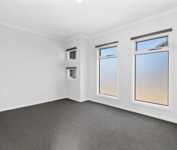 Move in and Enjoy this brand new Townhouse.. - Photo 2