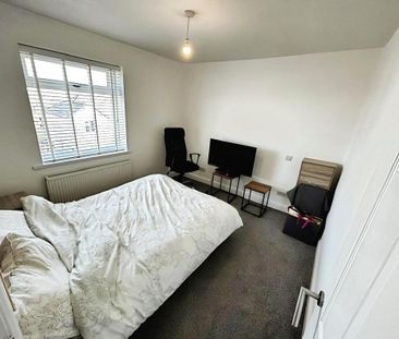 3 bedroom semi-detached house to rent - Photo 3