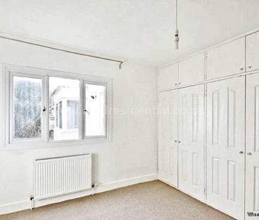 3 bedroom property to rent in Westcliff On Sea - Photo 6