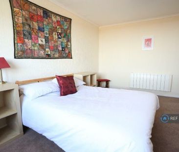 1 bedroom in a house share to rent - Photo 6