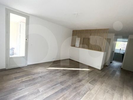 Appartement 3 pièces 64m2 MARSEILLE 8EME 1 000 euros - Photo 2