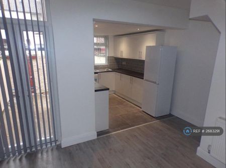 1 bedroom in a house share to rent - Photo 5