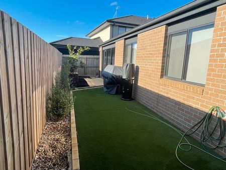 Modern Family Home in Excellent Location! - Photo 3