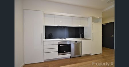 One Bedroom Apartment with Carpark in a Perfect Location - Photo 4