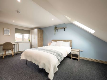 OX Living is proud to present this high-quality 9-bedroom co-living property, perfect for working professionals looking for stylish, stress-free living. Room 1 - Photo 3