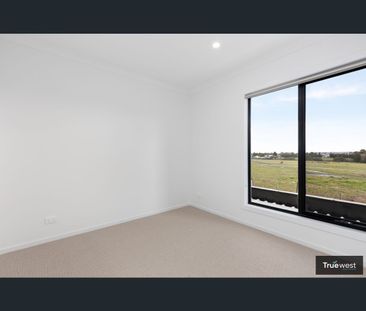 45 Curbridge Drive, Donnybrook, Vic 3064 - Photo 6