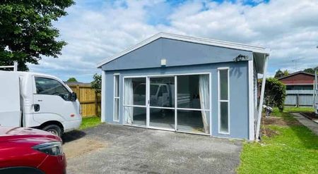 Spacious 5-Bedroom Character Home – 5 Albert Street, Papakur - Photo 3