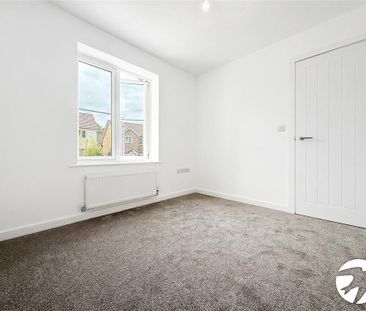 4 bedroom semi-detached house to rent - Photo 2