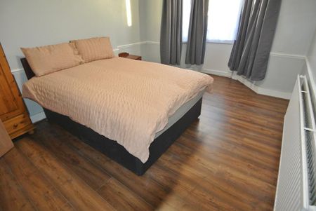 4 bedroom terraced house to rent - Photo 2