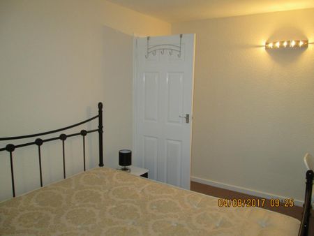 2 bedroom maisonette to rent - Photo 4