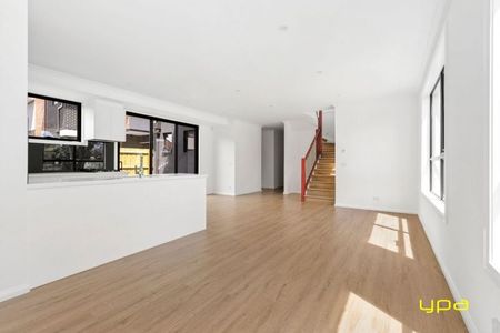 Brand New Spacious 4-Bedroom Home in Notting Hill - Photo 2