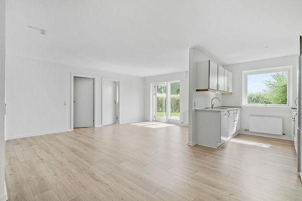 Skøn bolig i Holluf Pile med egen have og parkering - Photo 1