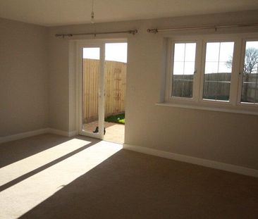 3 bedroom semi-detached house to rent - Photo 1