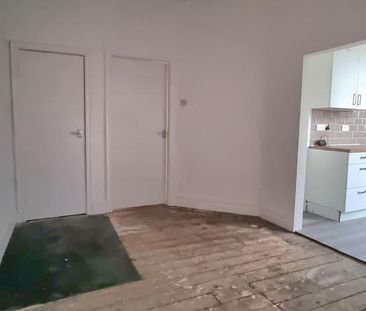 2 bedroom ground floor flat to rent - Photo 2