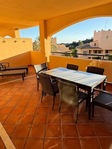 Luxury Apartment for rent in Marbella Del Este, Spain - Photo 2