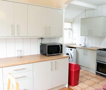 Brookhouse Street (6 bed) - Photo 2