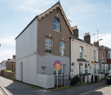 Upper Dumpton Park Road, Ramsgate, CT11 7PQ, Kent - Photo 2