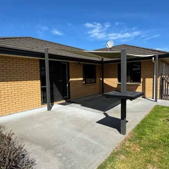 Private rear section, 4 bed + 1 Bath - Photo 1