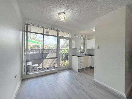 Spacious 2 Bedroom Unit - Photo 3