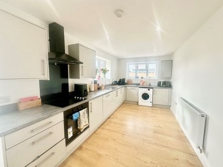 Meadow Lane, Nottingham, NG10 - Photo 3