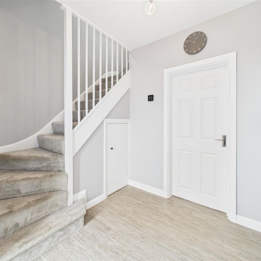4 bedroom Detached house to rent - Photo 1