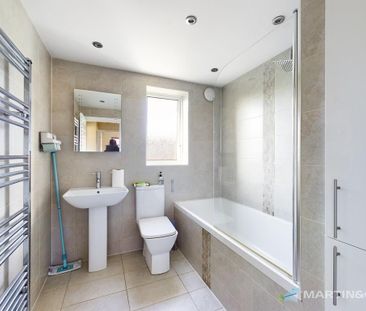 3 bedroom end of terrace house to rent - Photo 2