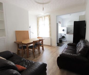 4 bedroom terraced house to rent - Photo 4