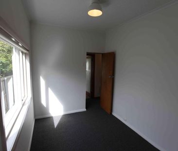 Newly Renovated Sunny Home in Taroona - Photo 6