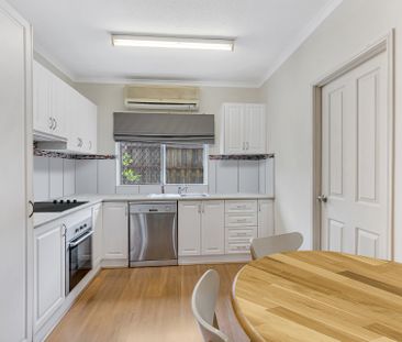 REJUVENATED TOWNHOUSE WITH ONLY ONE NEIGHBOUR – A1 LOCATION! - Photo 5