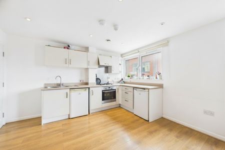 1 bedroom Flat in Stoke Road, Berkshire - Photo 5
